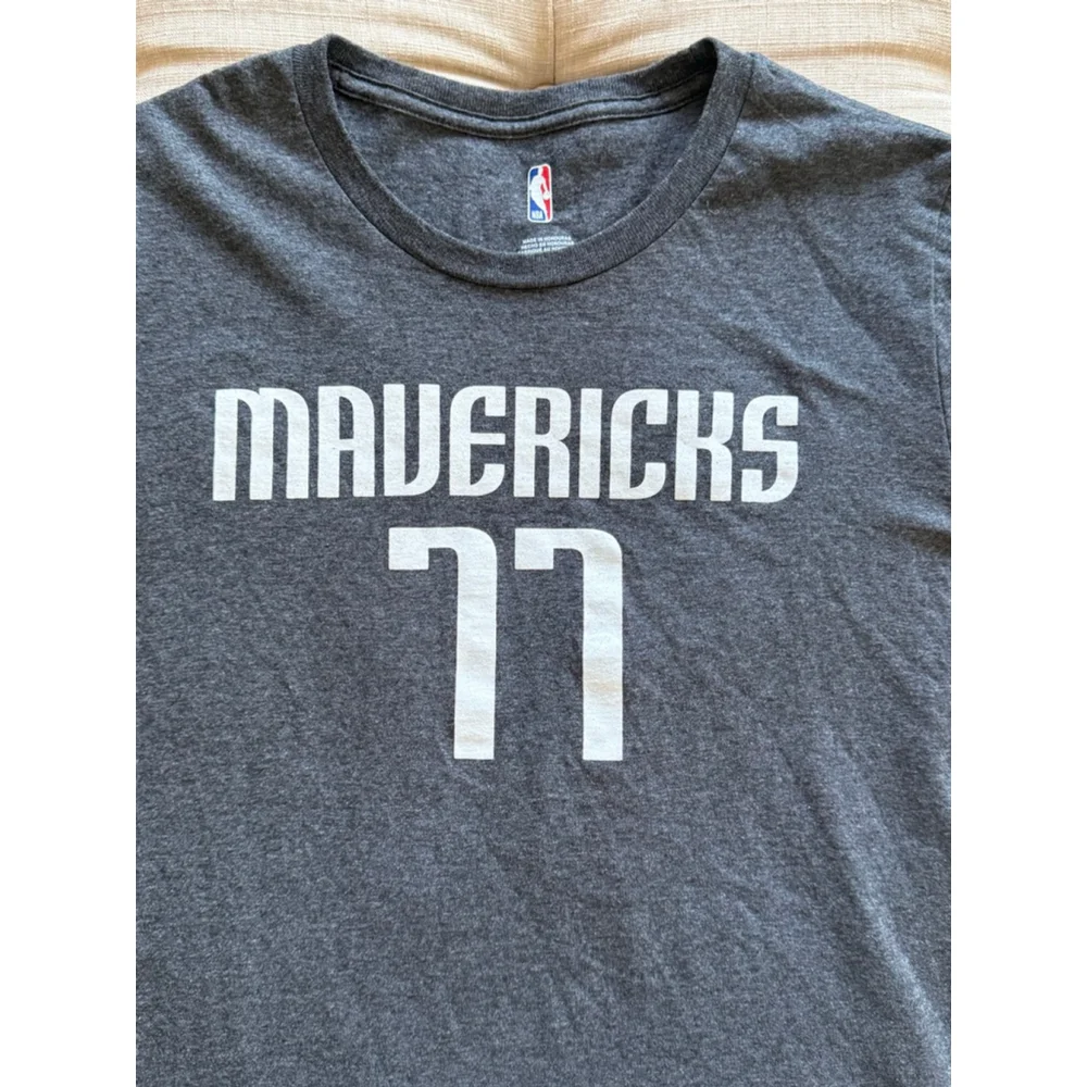 Boys NBA Gray Doncic 77 Mavericks Jersey L